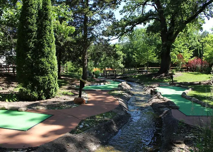 Grand Bear Resort At Starved Rock